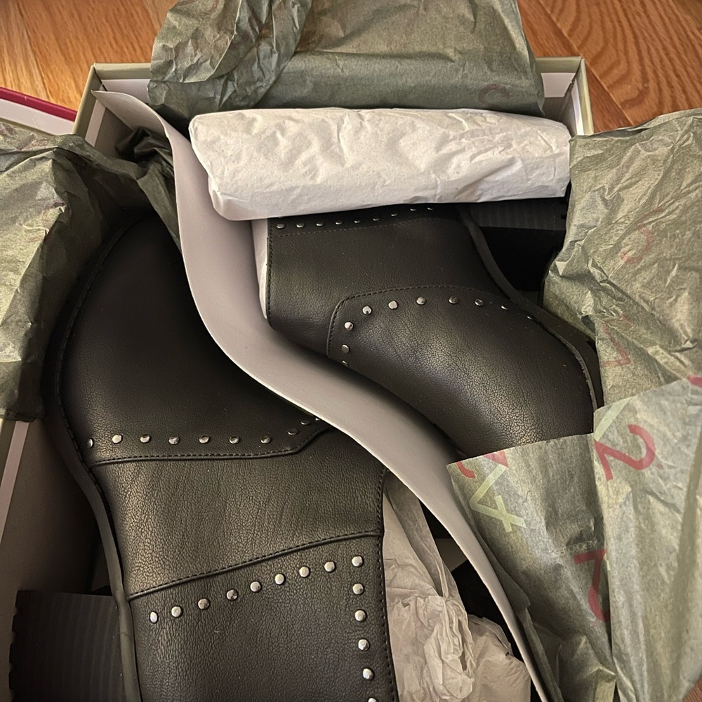 AEROSOLES Black Ankle Boots